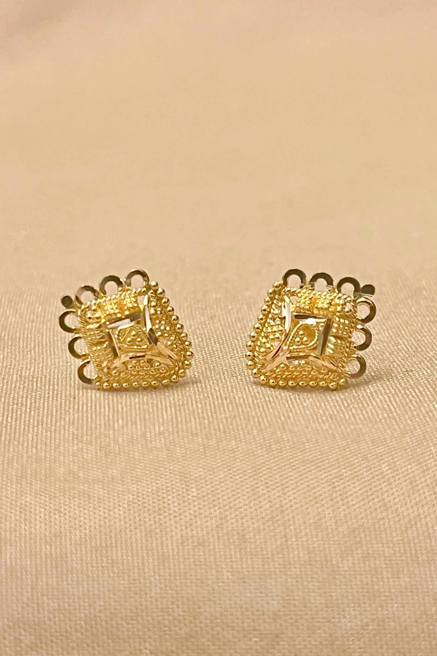22 KT Gold Engraved Pendant Set (D124)