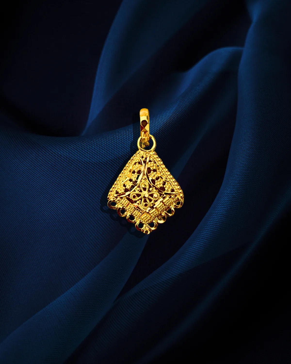 22 KT Gold Engraved Pendant Set (D124)