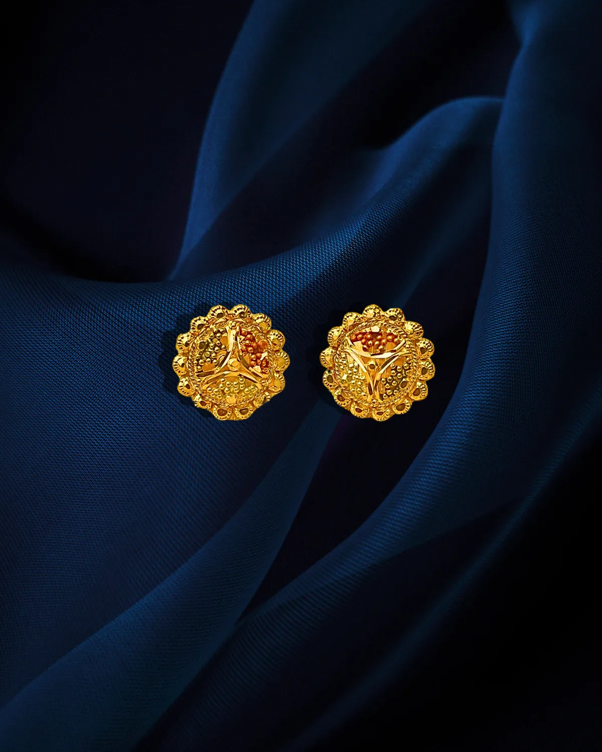 22 KT Gold Traditional Round Multicolor Pendant Set (D123)