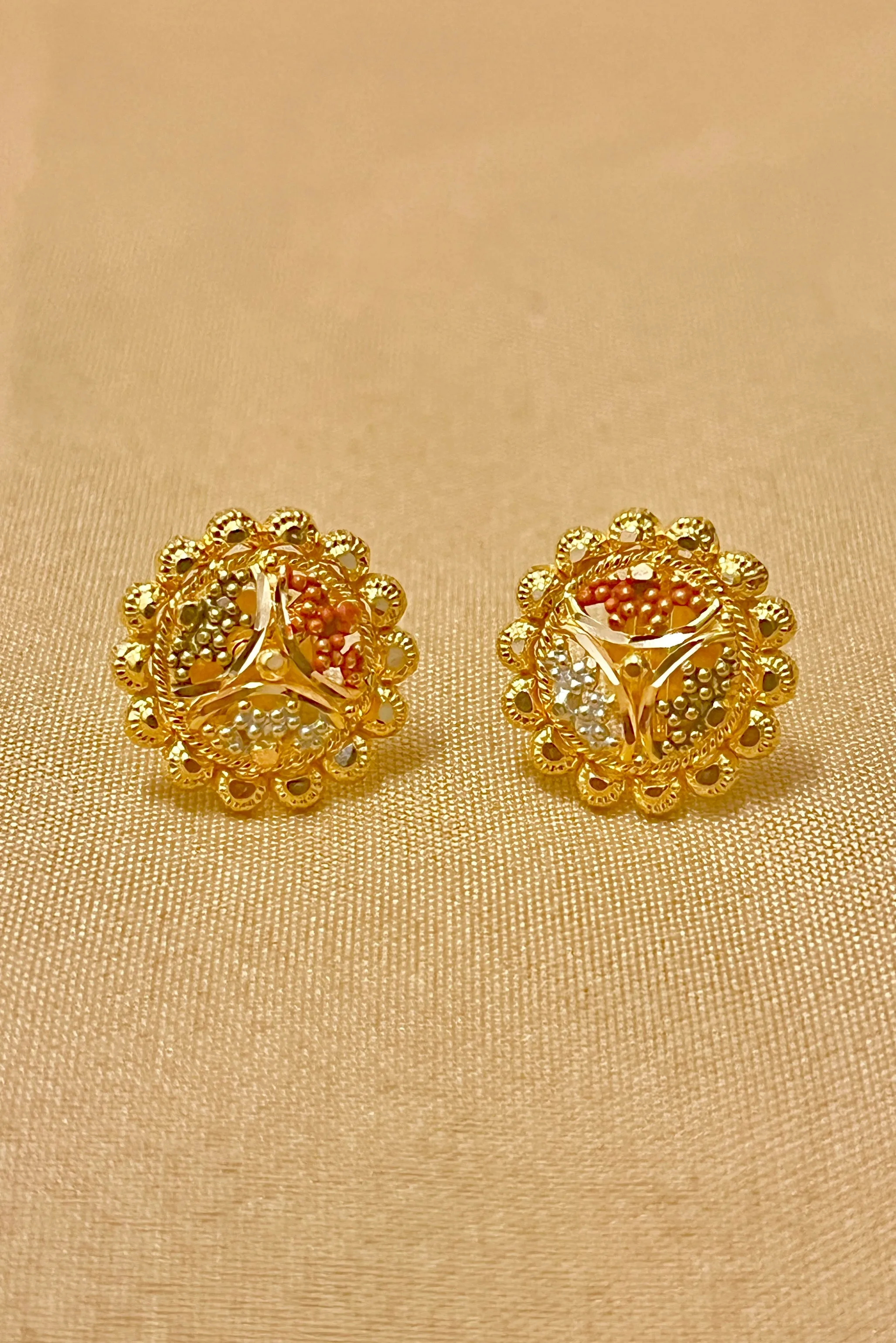 22 KT Gold Traditional Round Multicolor Pendant Set (D123)
