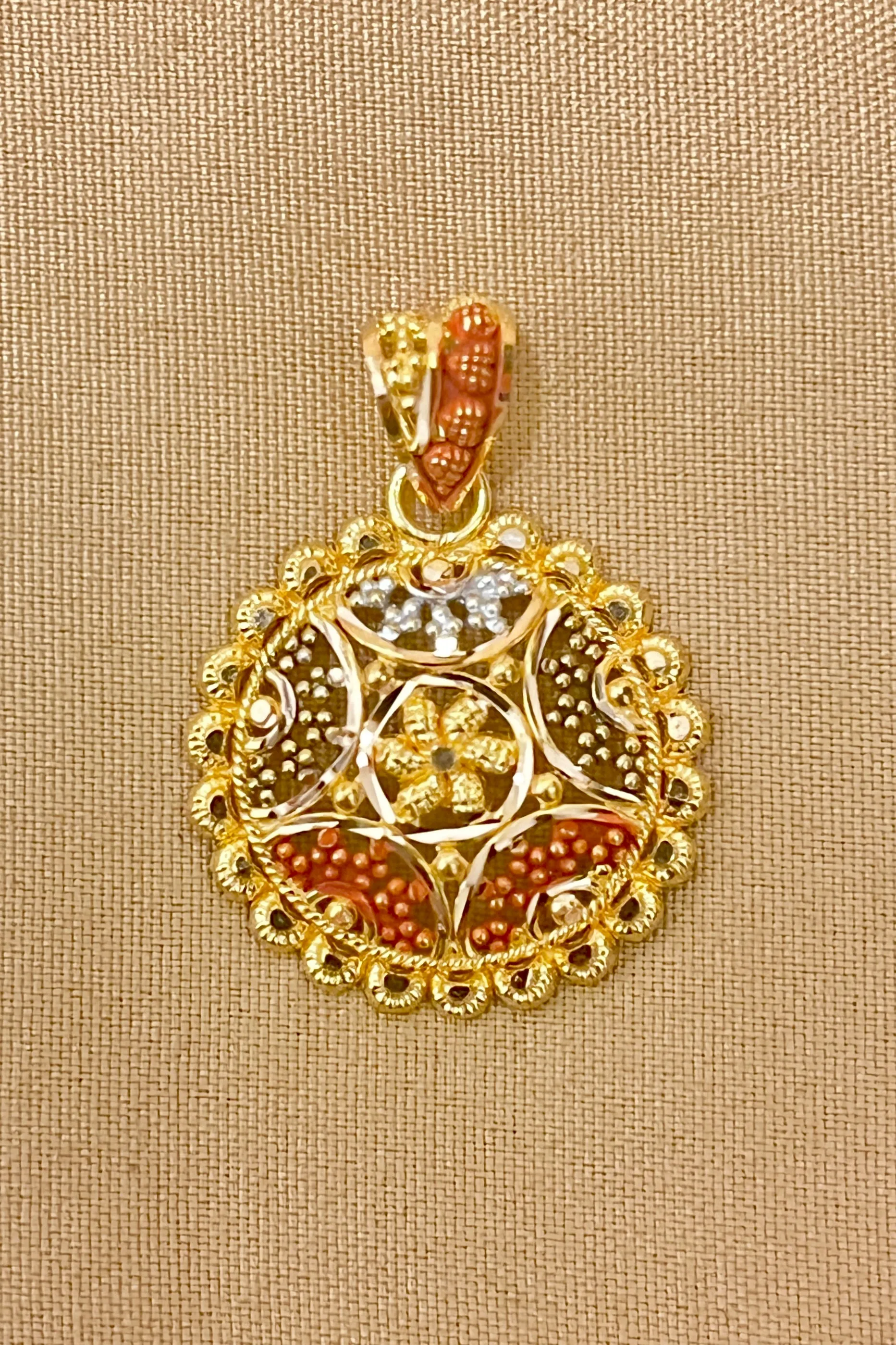 22 KT Gold Traditional Round Multicolor Pendant Set (D123)