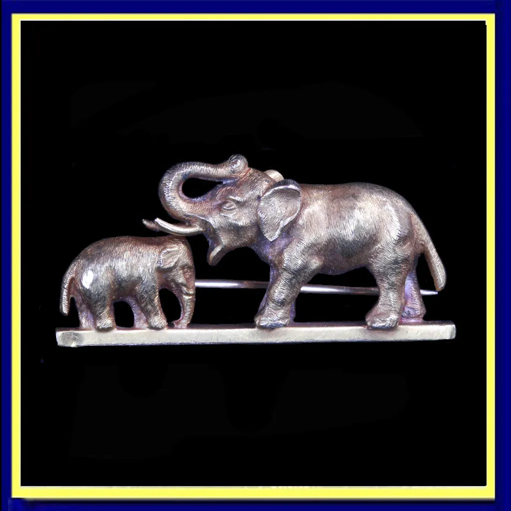Antique Victorian Brooch 18k Gold Elephant Baby Elephant Unisex Happy (7219)